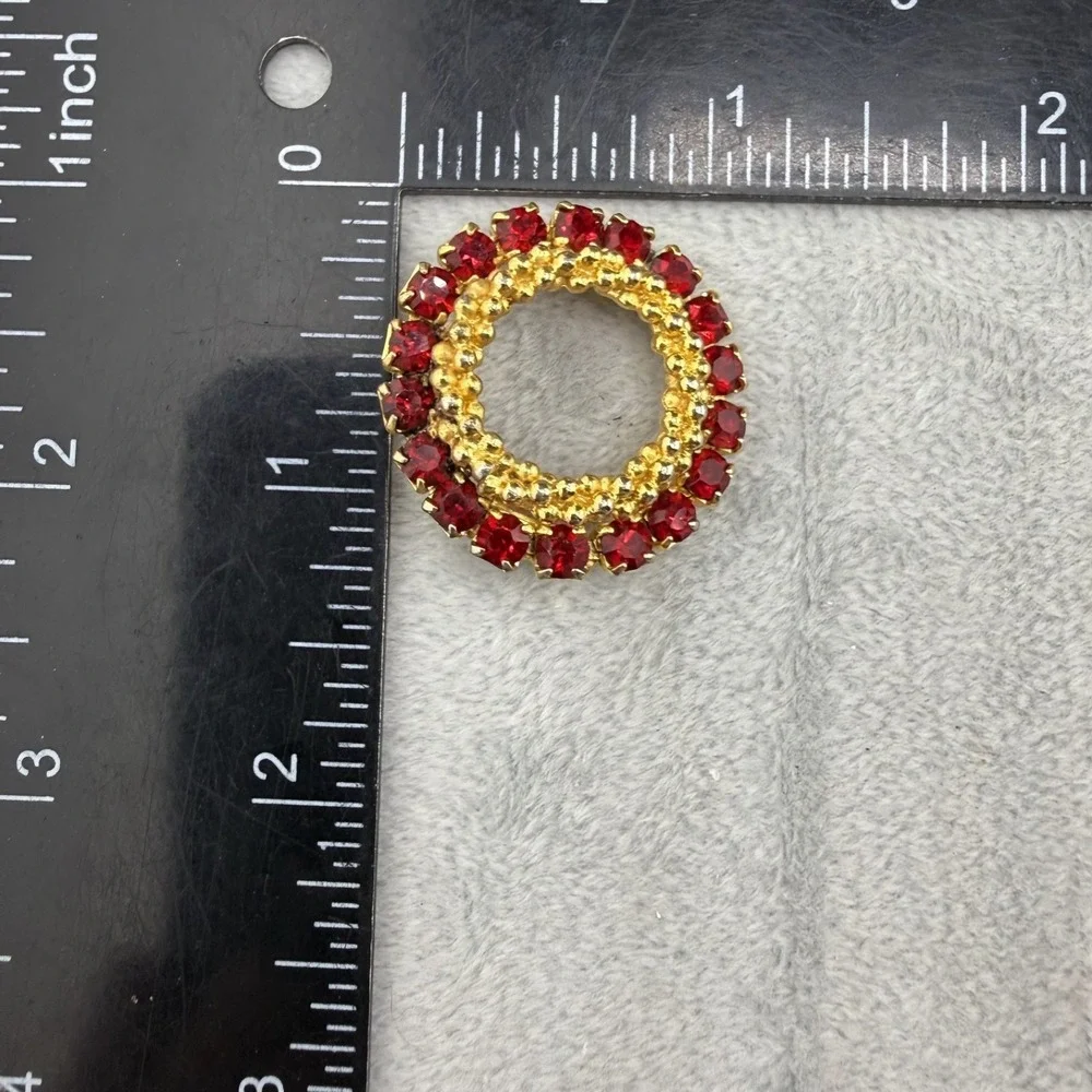 Vintage Rhinestone Brooch Red Circle Gold‎ Tone